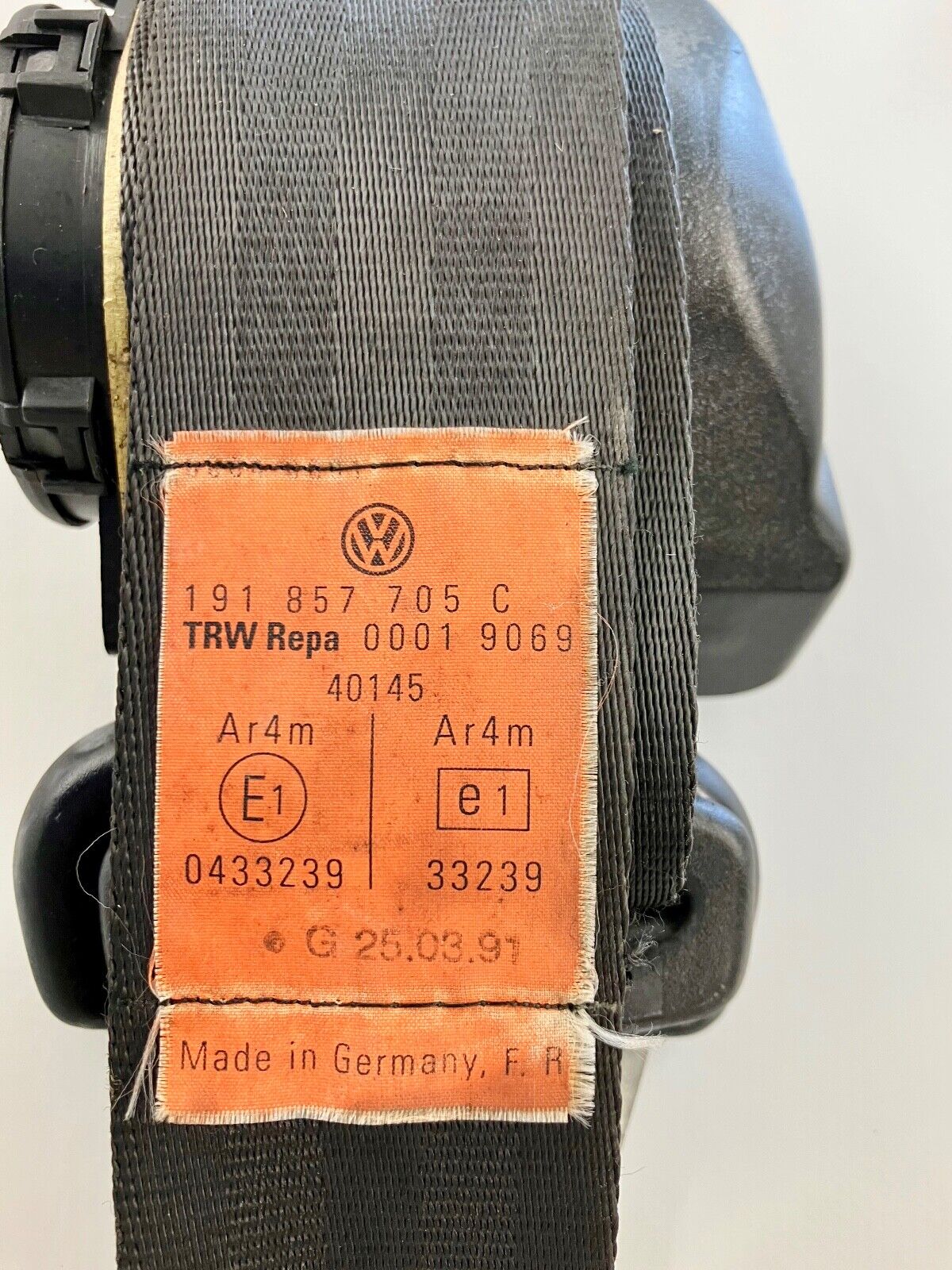 Sicherheitsgurt Gurt VW Golf 2 2/ 3 türer 191857705 C - Ersatzteile in  Originalqualität für alle VW Golf 2 Modelle Typ 19E / MK2 - Lager von  Neuteilen und Gebrauchtteilen